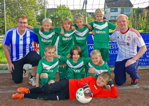 Unsere neue F-Jugend mit ihren Trainern Andreas Bous und Aaron Lang
